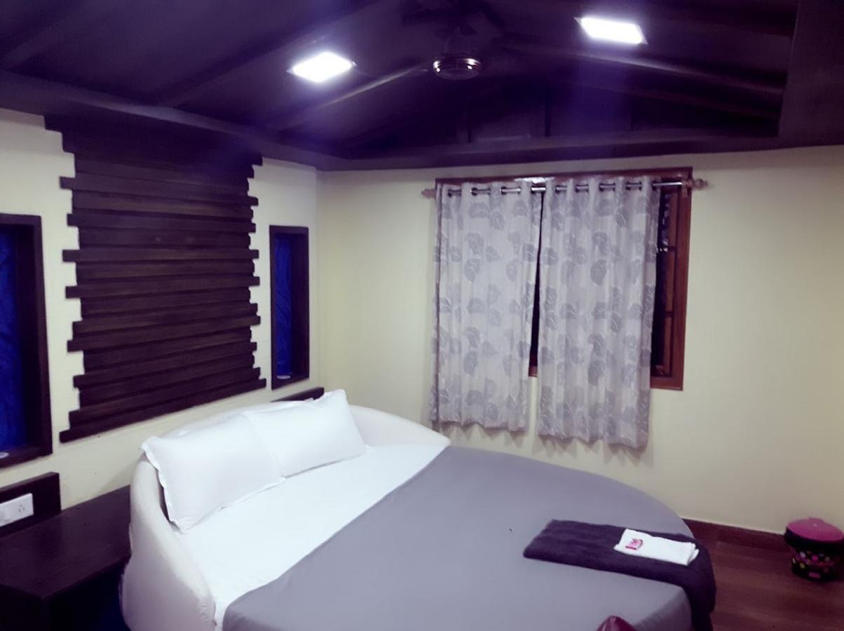Hotel Anandhiram Heritage Карикал Экстерьер фото
