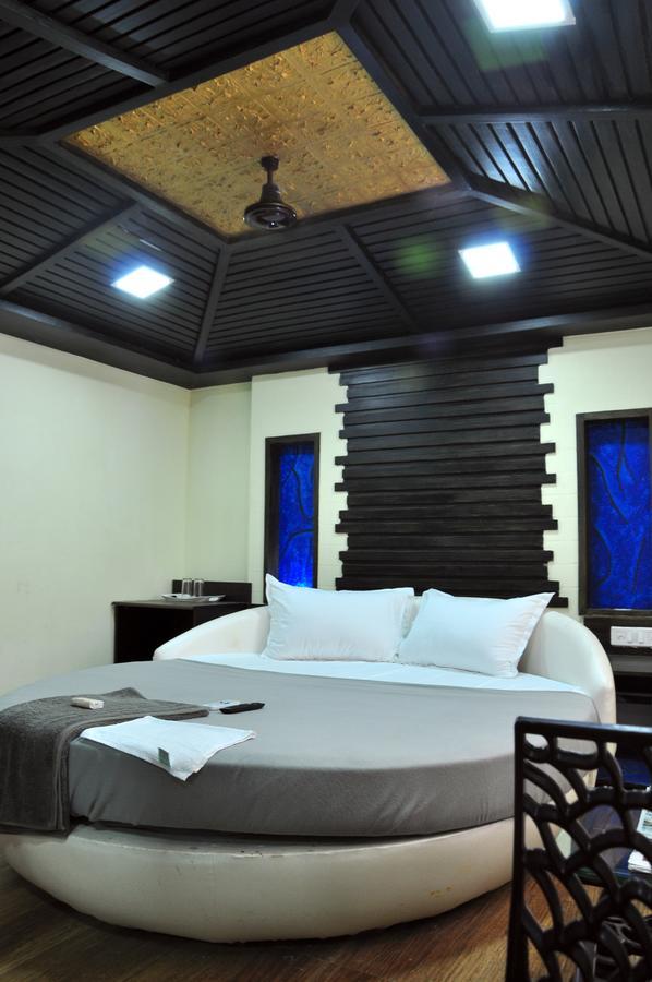 Hotel Anandhiram Heritage Карикал Экстерьер фото