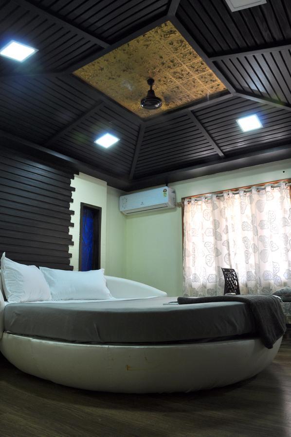 Hotel Anandhiram Heritage Карикал Экстерьер фото