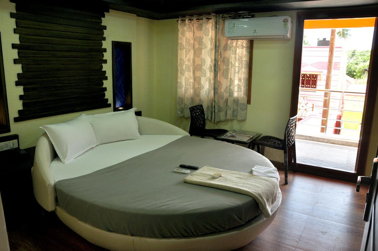 Hotel Anandhiram Heritage Карикал Экстерьер фото