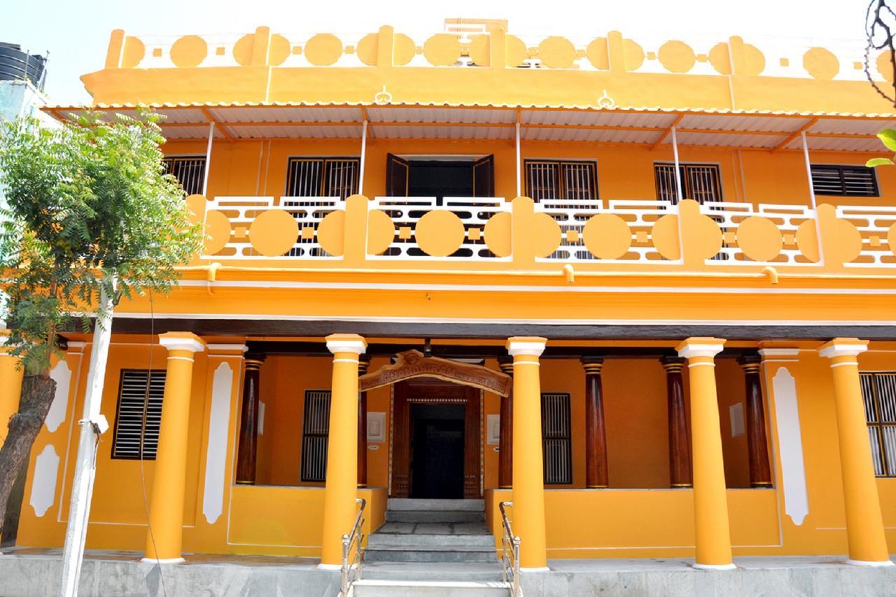 Hotel Anandhiram Heritage Карикал Экстерьер фото