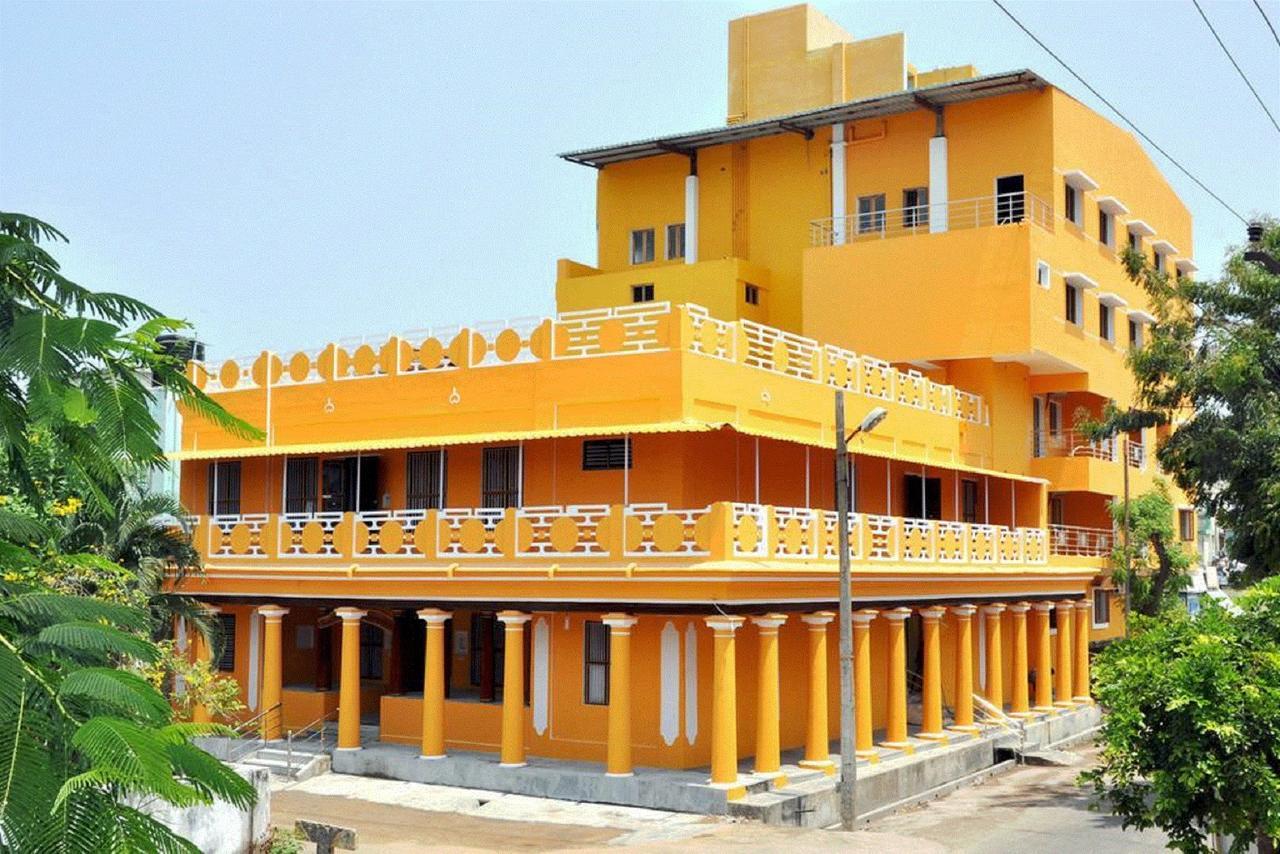 Hotel Anandhiram Heritage Карикал Экстерьер фото
